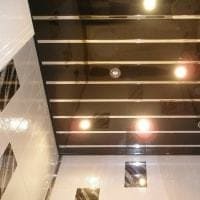 Реечный зеркальный потолок