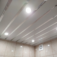 Реечный потолок в ванную комнату