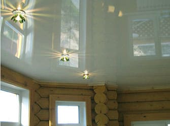 потолок в деревянном доме
